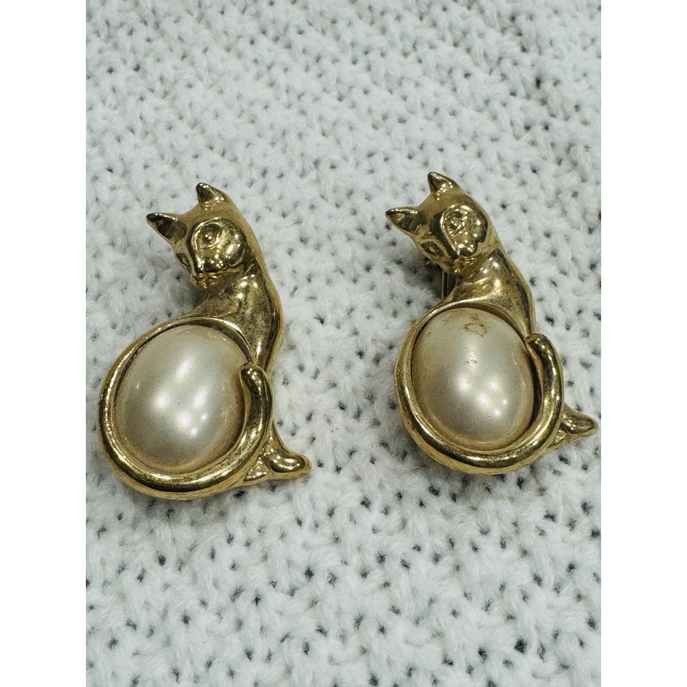Vintage Trifari Cat Brooch Pin Pair Faux Pearl Belly Gold Tone